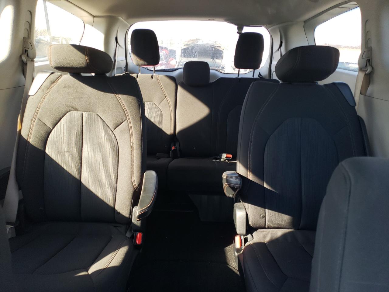 2017 Chrysler Pacifica - Image 10