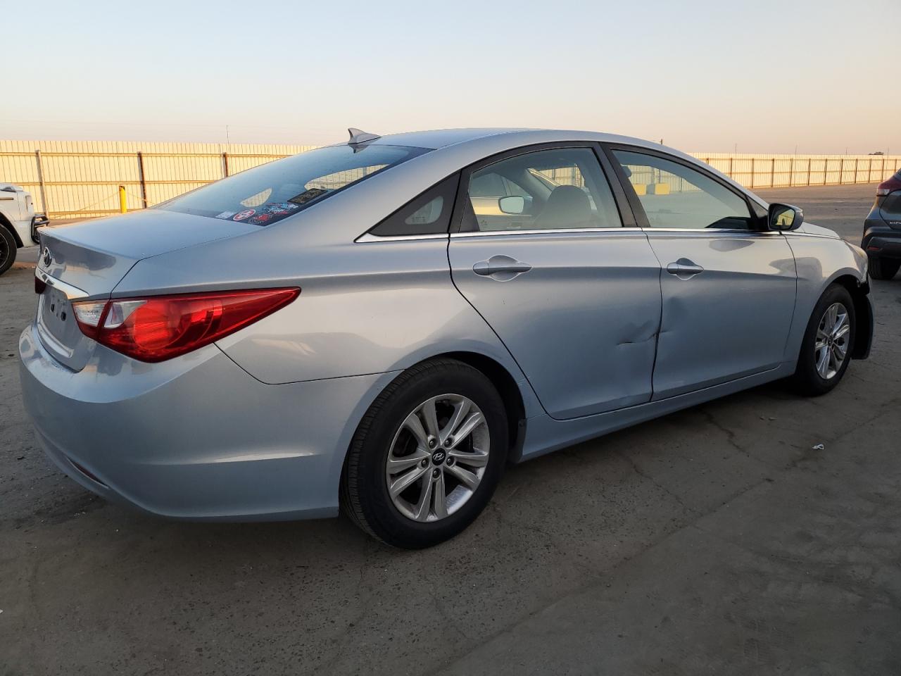2013 Hyundai Sonata - Image 3