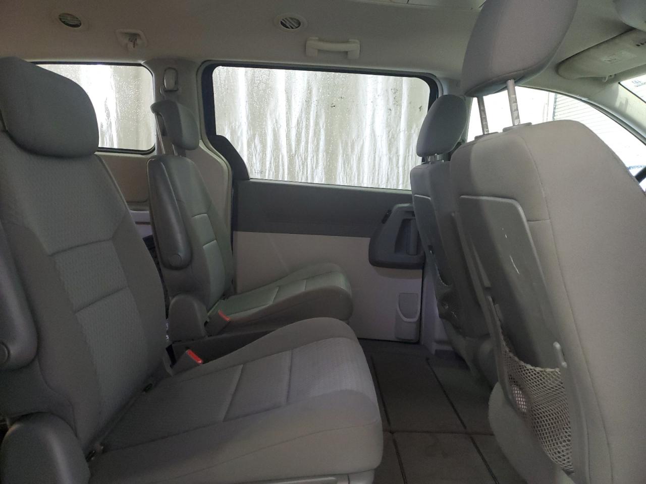 2010 Dodge Caravan - Image 11
