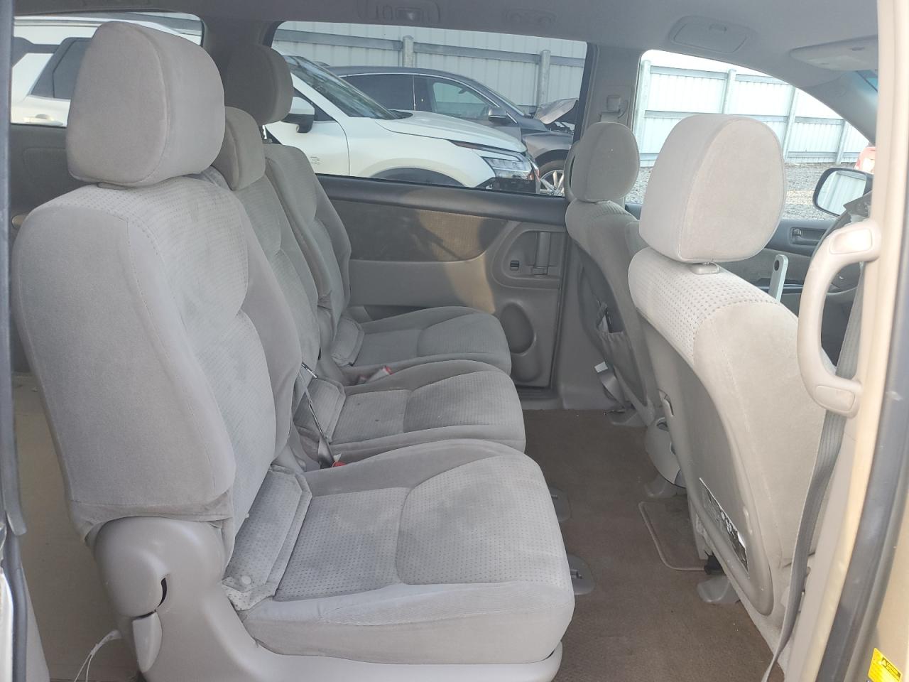 2007 Toyota Sienna - Image 12