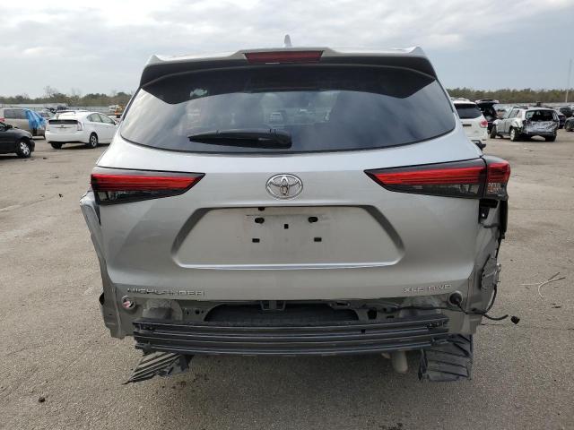  TOYOTA HIGHLANDER 2022 Сріблястий