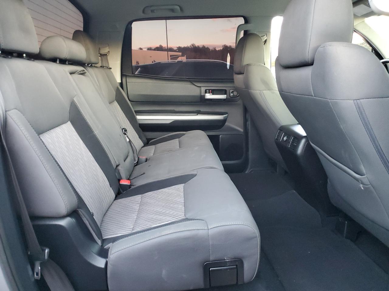 2014 Toyota Tundra - Image 10