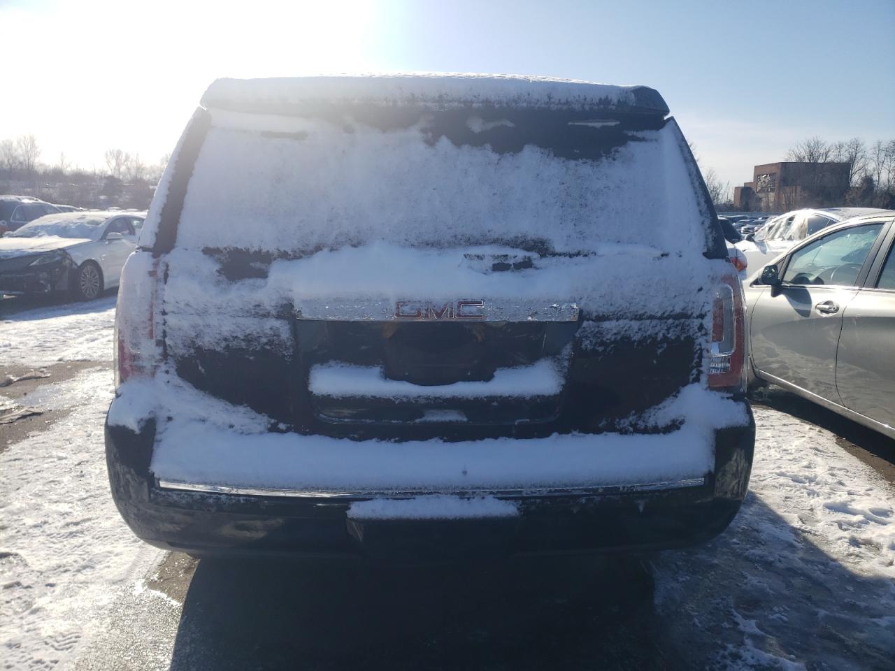 2015 GMC Yukon - Image 6
