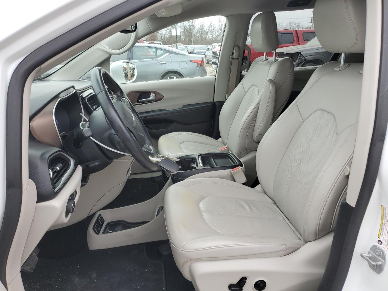 2018 Chrysler Pacifica - Image 7