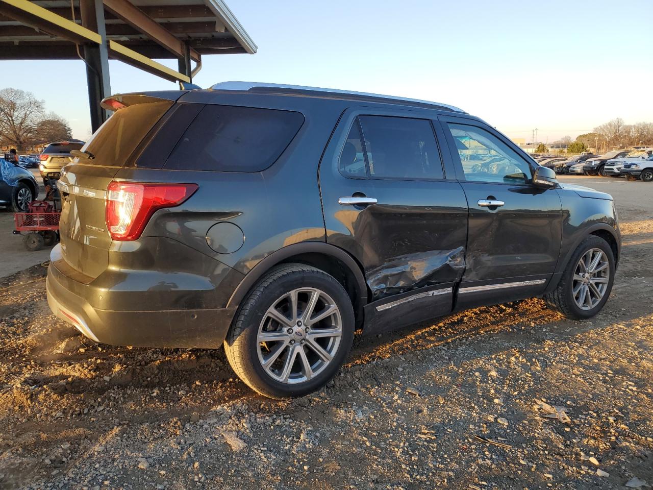 2016 Ford Explorer - Image 3
