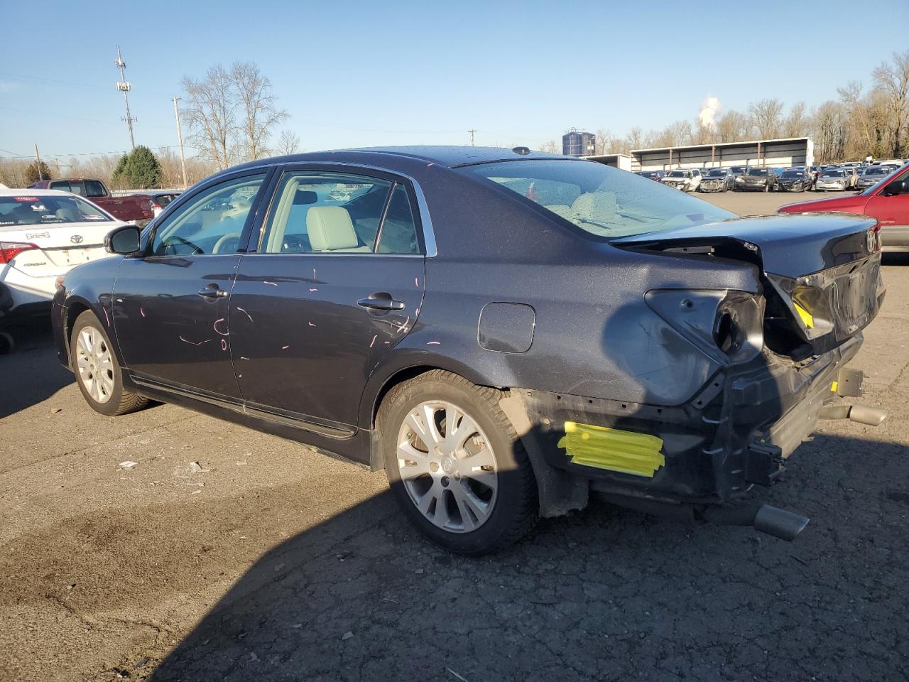 2011 Toyota Avalon - Image 2