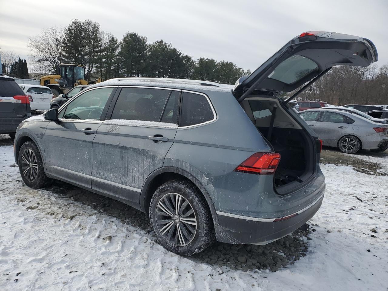 2018 Volkswagen Tiguan - Image 2
