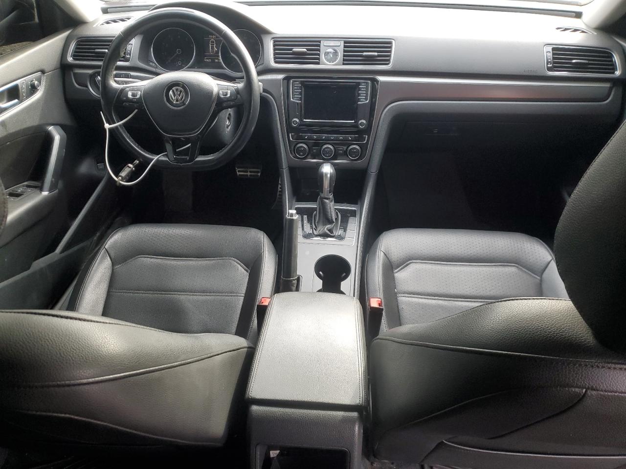 2017 Volkswagen Passat - Image 8
