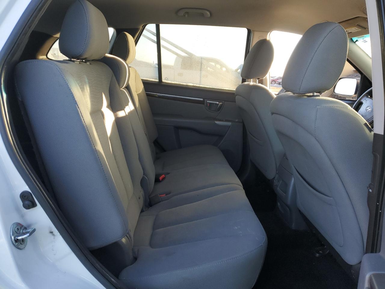 2012 Hyundai Santa Fe - Image 11