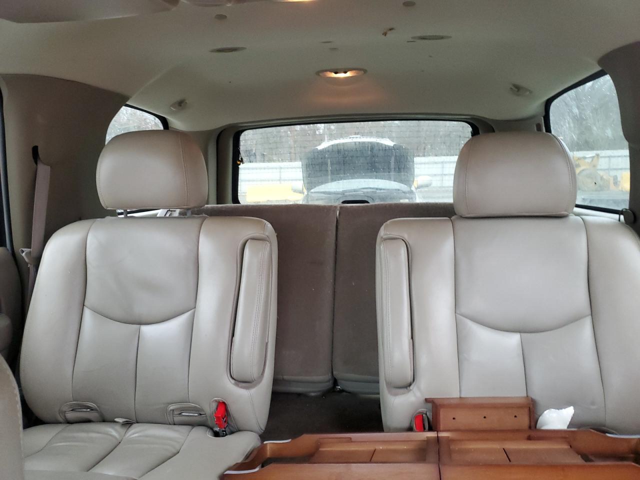 2005 Chevrolet Tahoe - Image 10