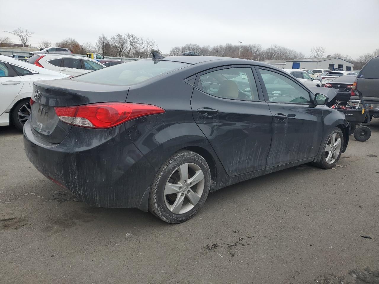2013 Hyundai Elantra - Image 3