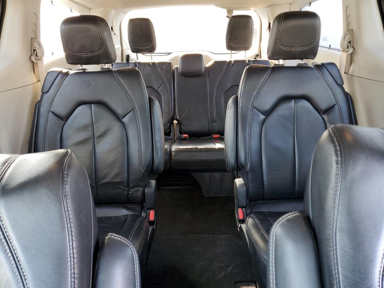 2022 Chrysler Pacifica - Image 10