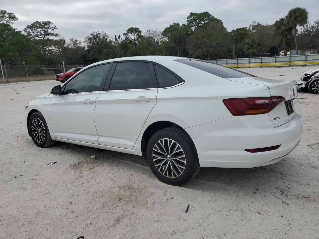 2019 Volkswagen Jetta - Image 2