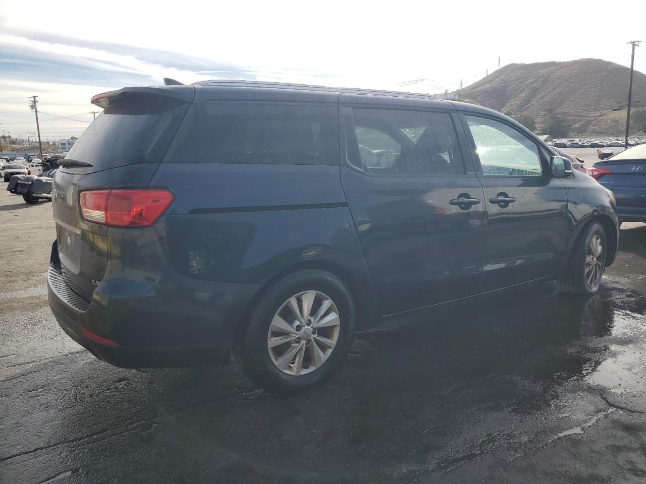 2016 Kia Sedona - Image 3