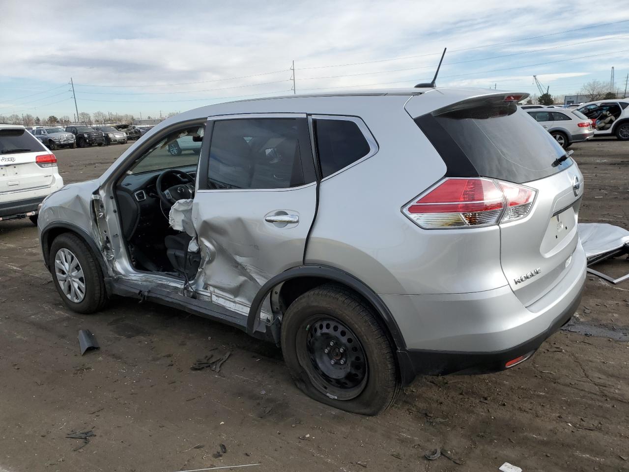 2015 Nissan Rogue - Image 2