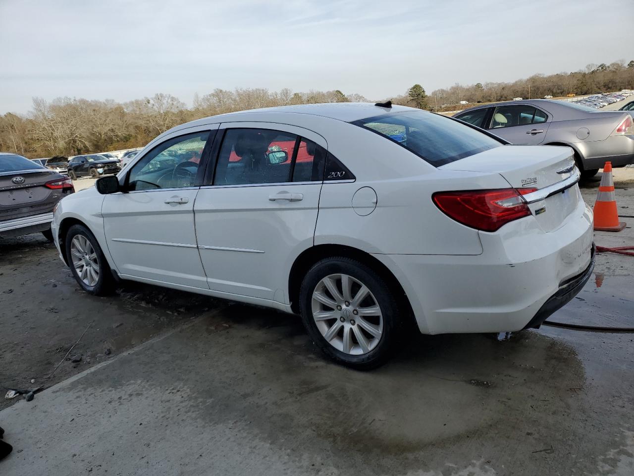 2013 Chrysler 200 - Image 2