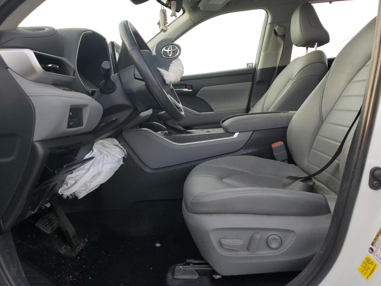 2022 Toyota Highlander - Image 7