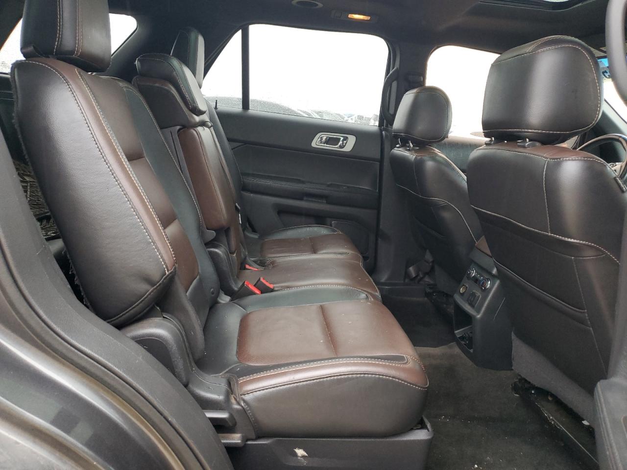 2015 Ford Explorer - Image 11