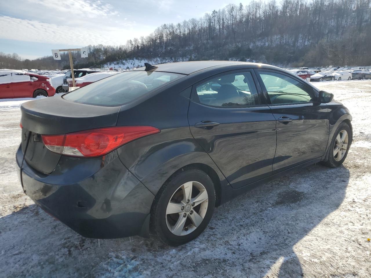 2013 Hyundai Elantra - Image 3