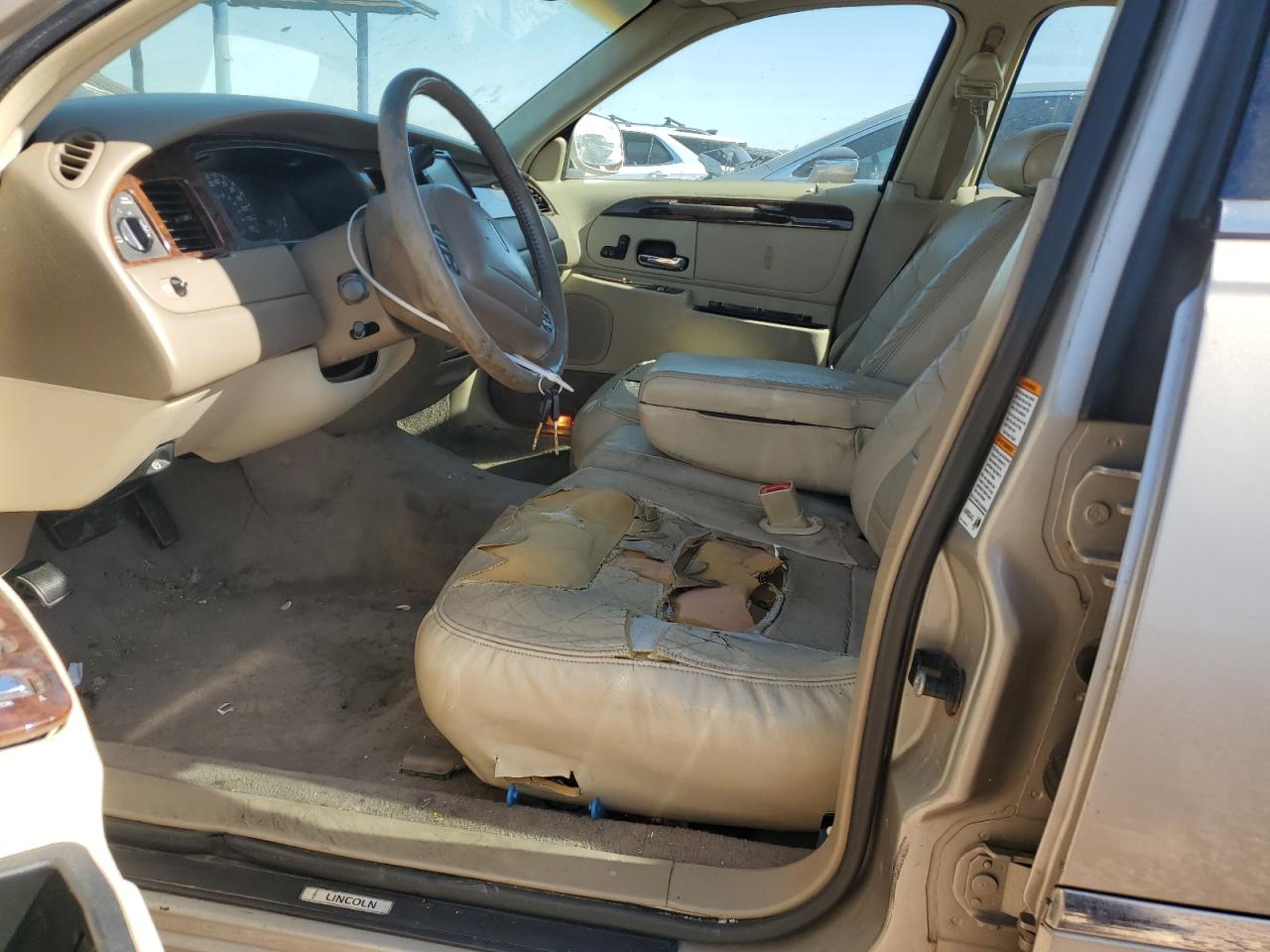 2000 Lincoln Town Car - Image 7