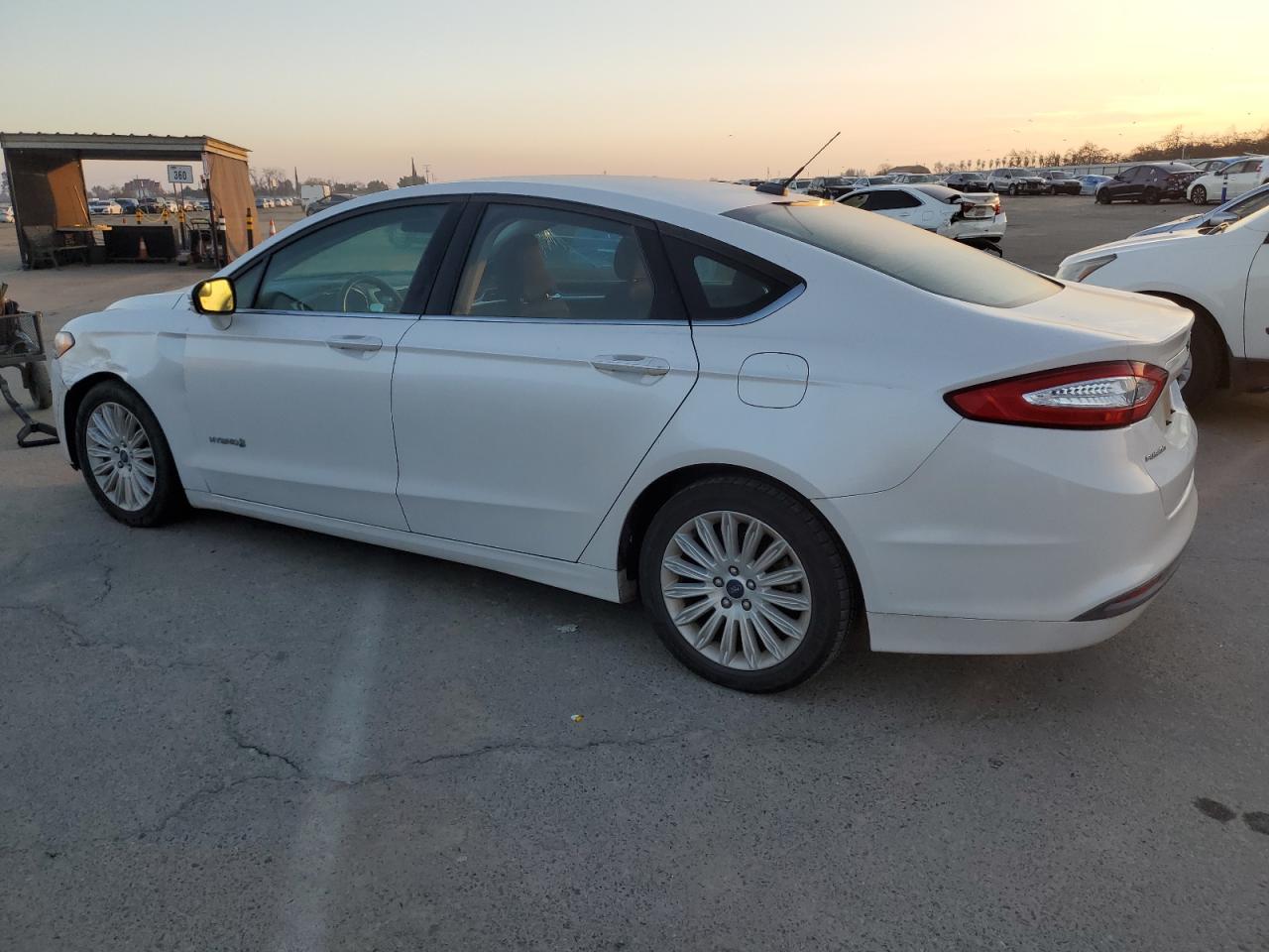 VIN 3FA6P0LU6GR283279 2016 FORD FUSION no.2