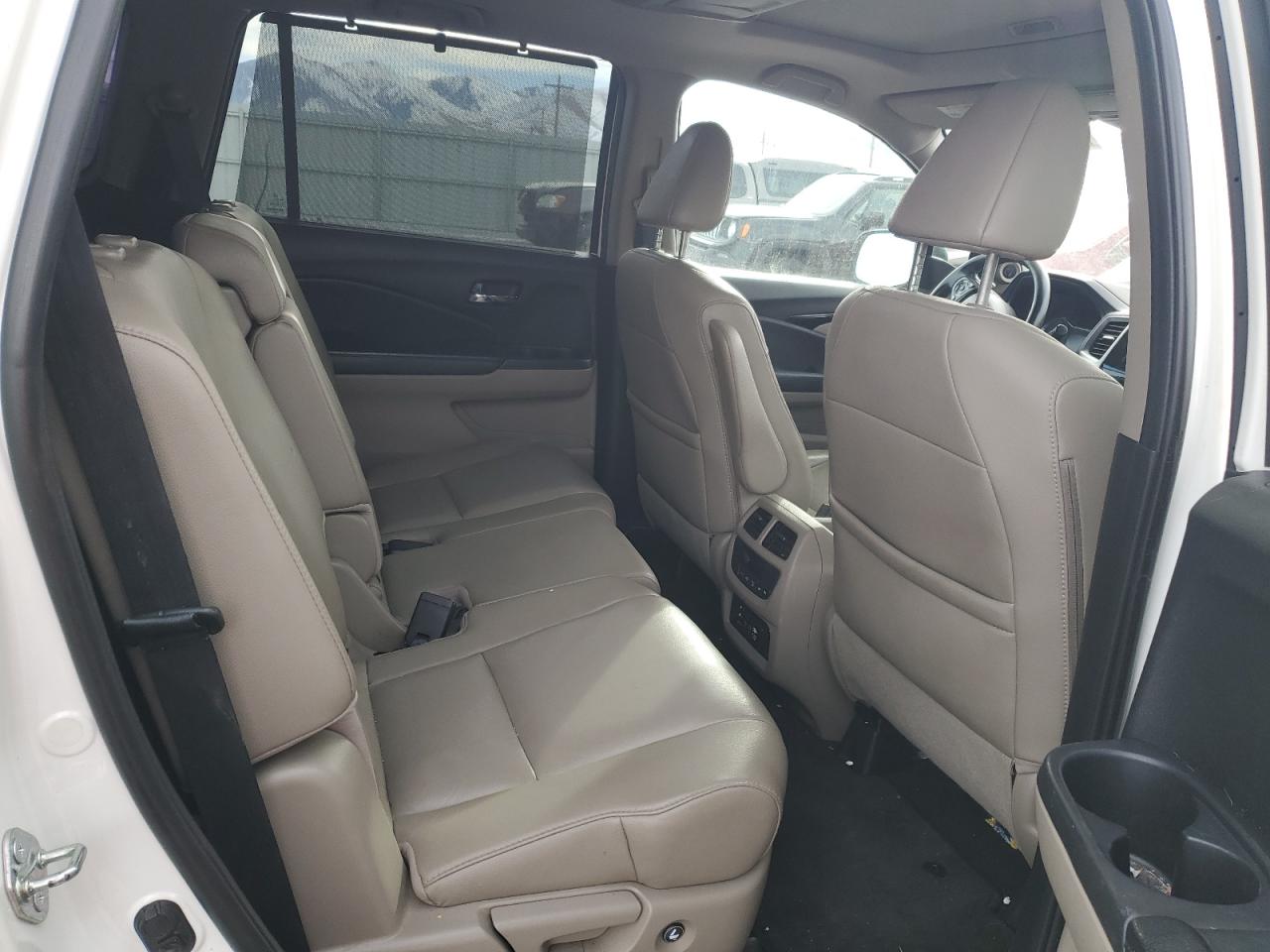 5FNYF5H9XGB040180 HONDA PILOT 2016