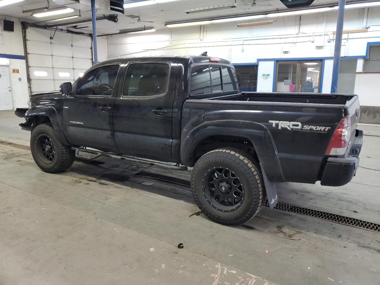 2015 Toyota Tacoma - Image 2