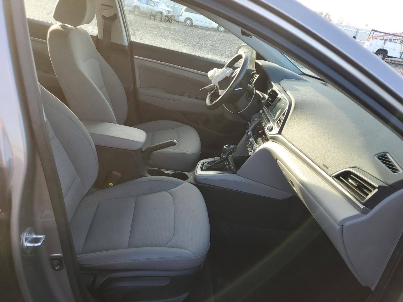 2020 Hyundai Elantra - Image 5
