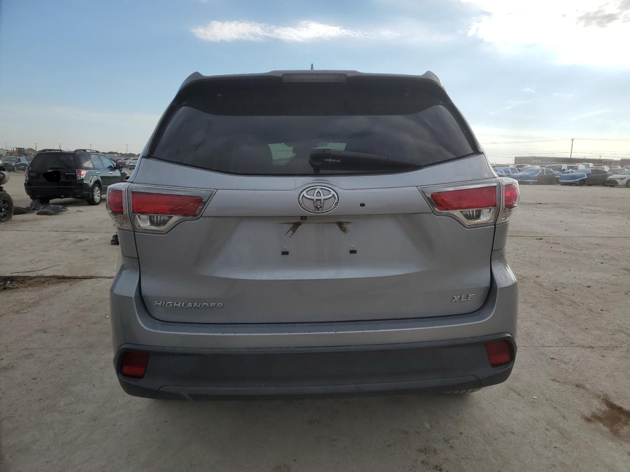2015 Toyota Highlander - Image 6
