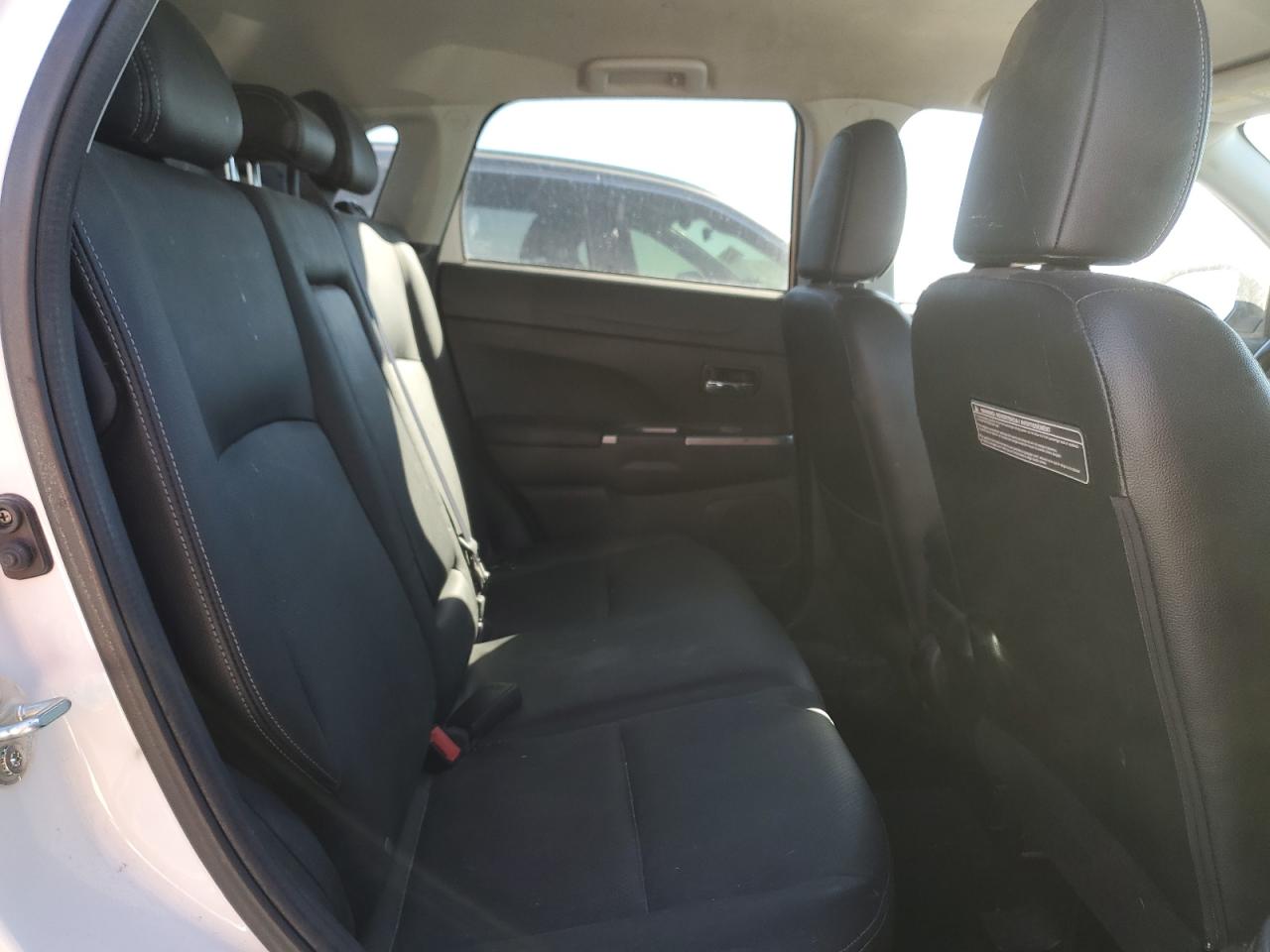 2018 Mitsubishi Outlander - Image 11
