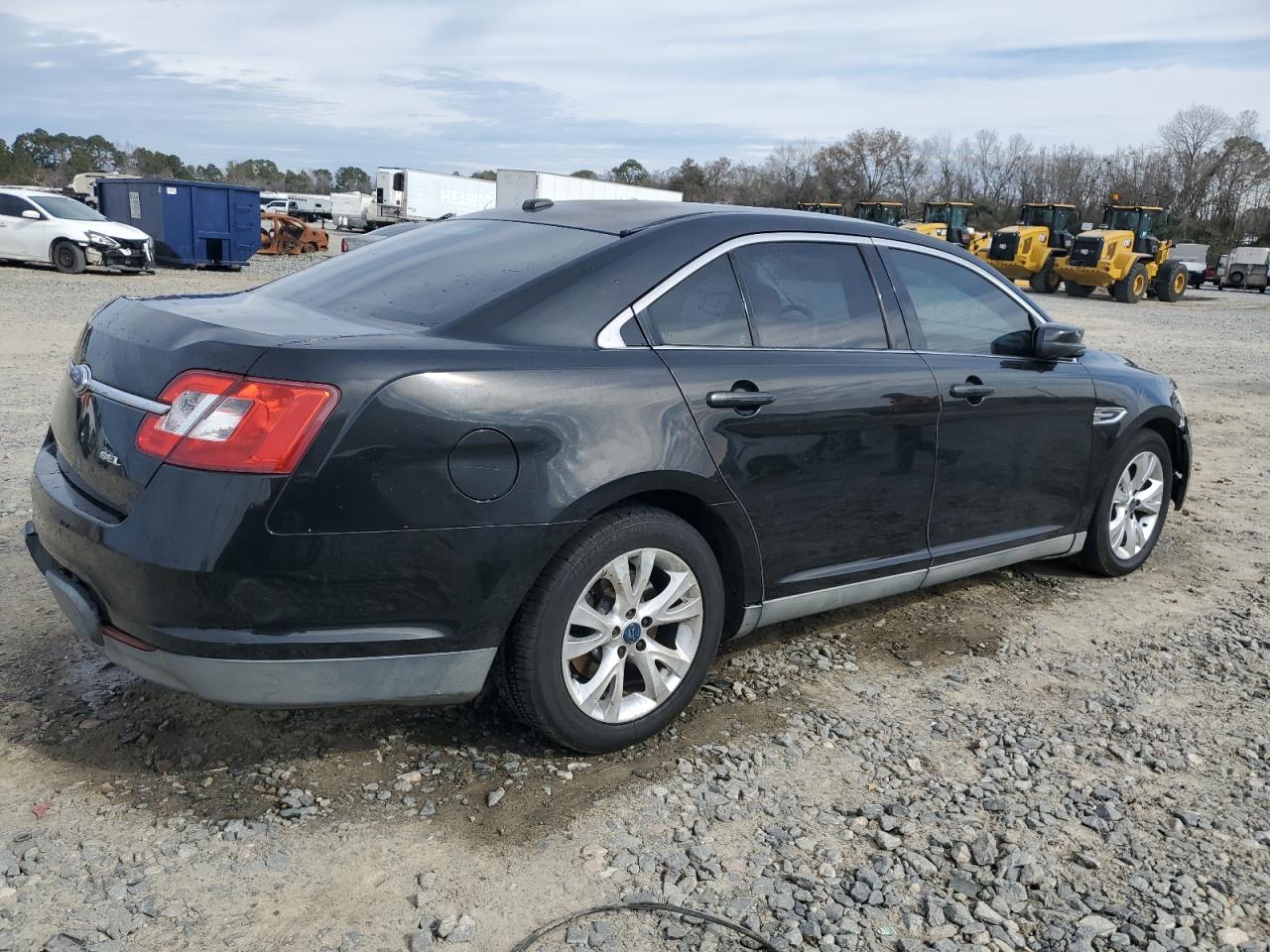 2010 Ford Taurus - Image 3