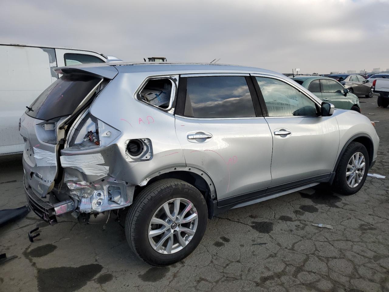 2020 Nissan Rogue - Image 3