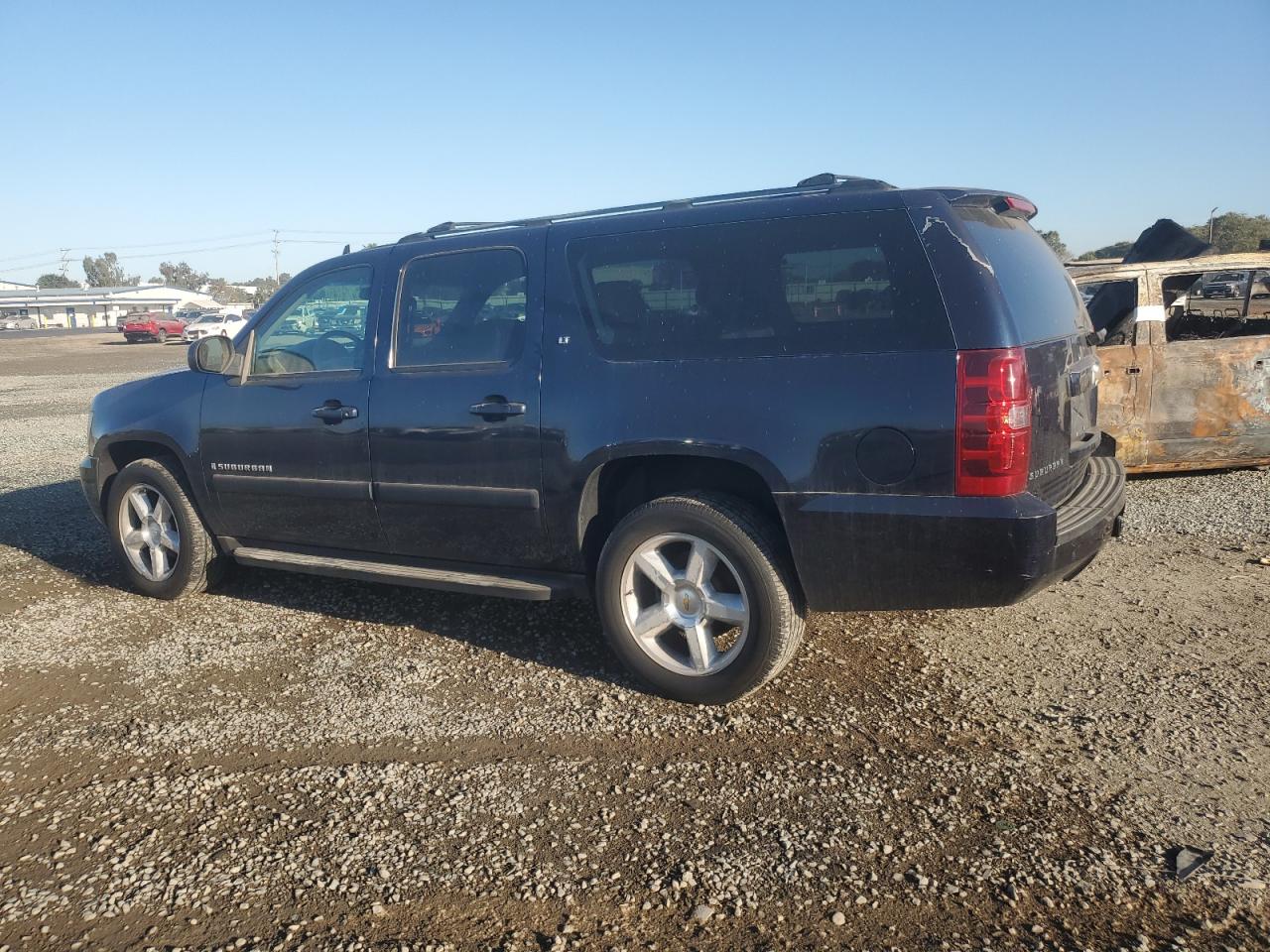 2007 Chevrolet Suburban - Image 2