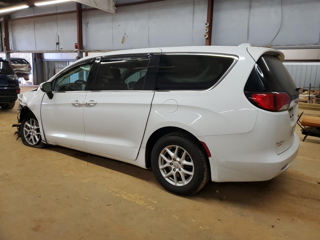 2017 Chrysler Pacifica - Image 2