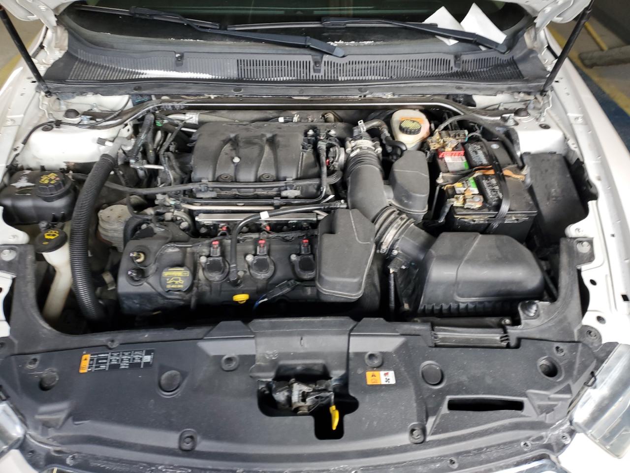 2014 Ford Taurus - Image 12