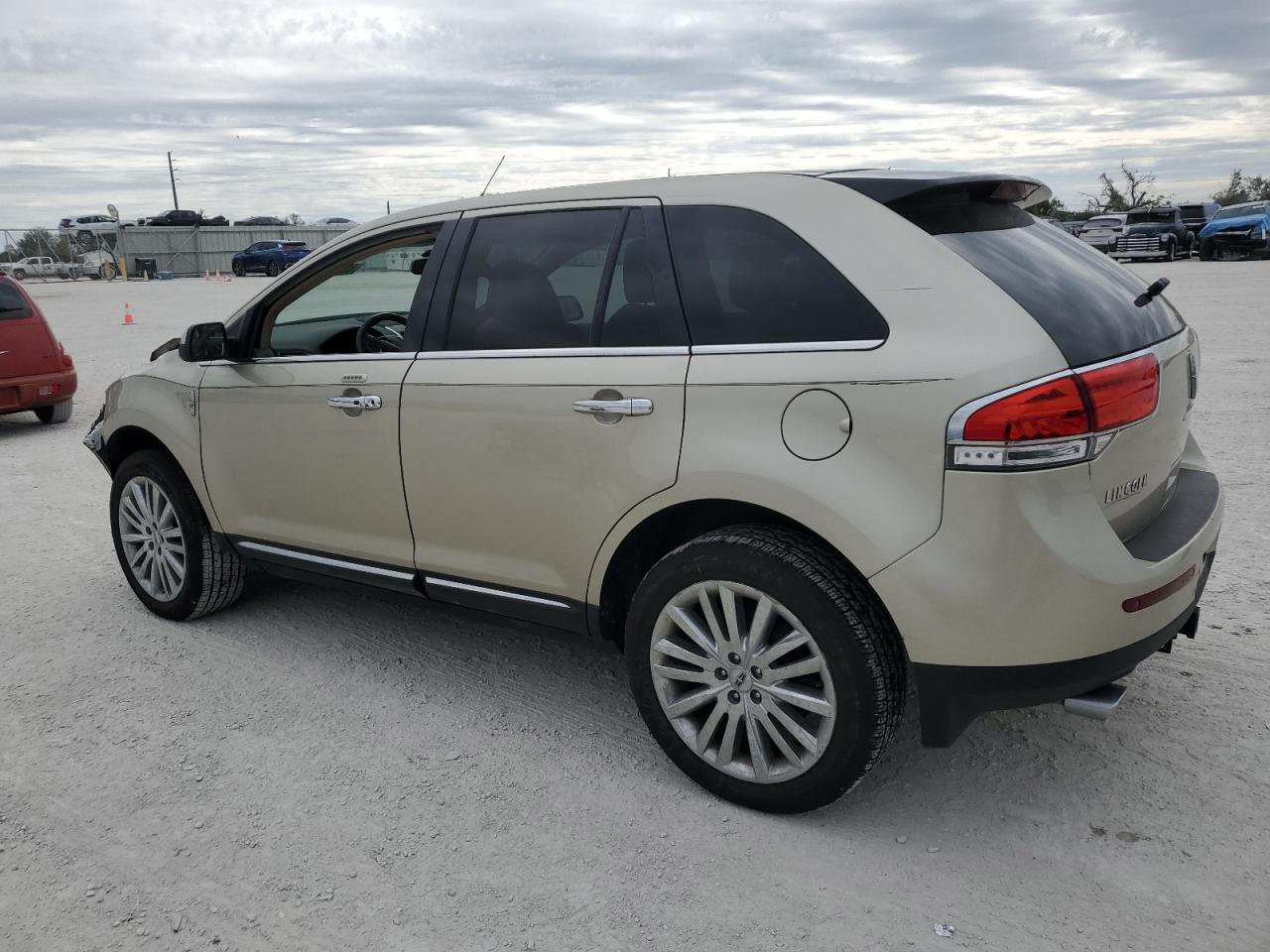 2011 Lincoln MKX - Image 2