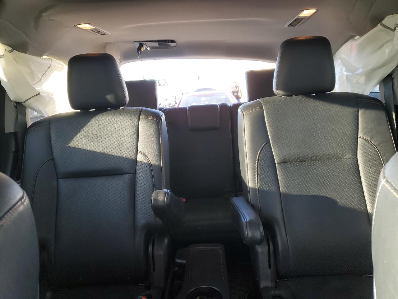 2017 Toyota Highlander - Image 10