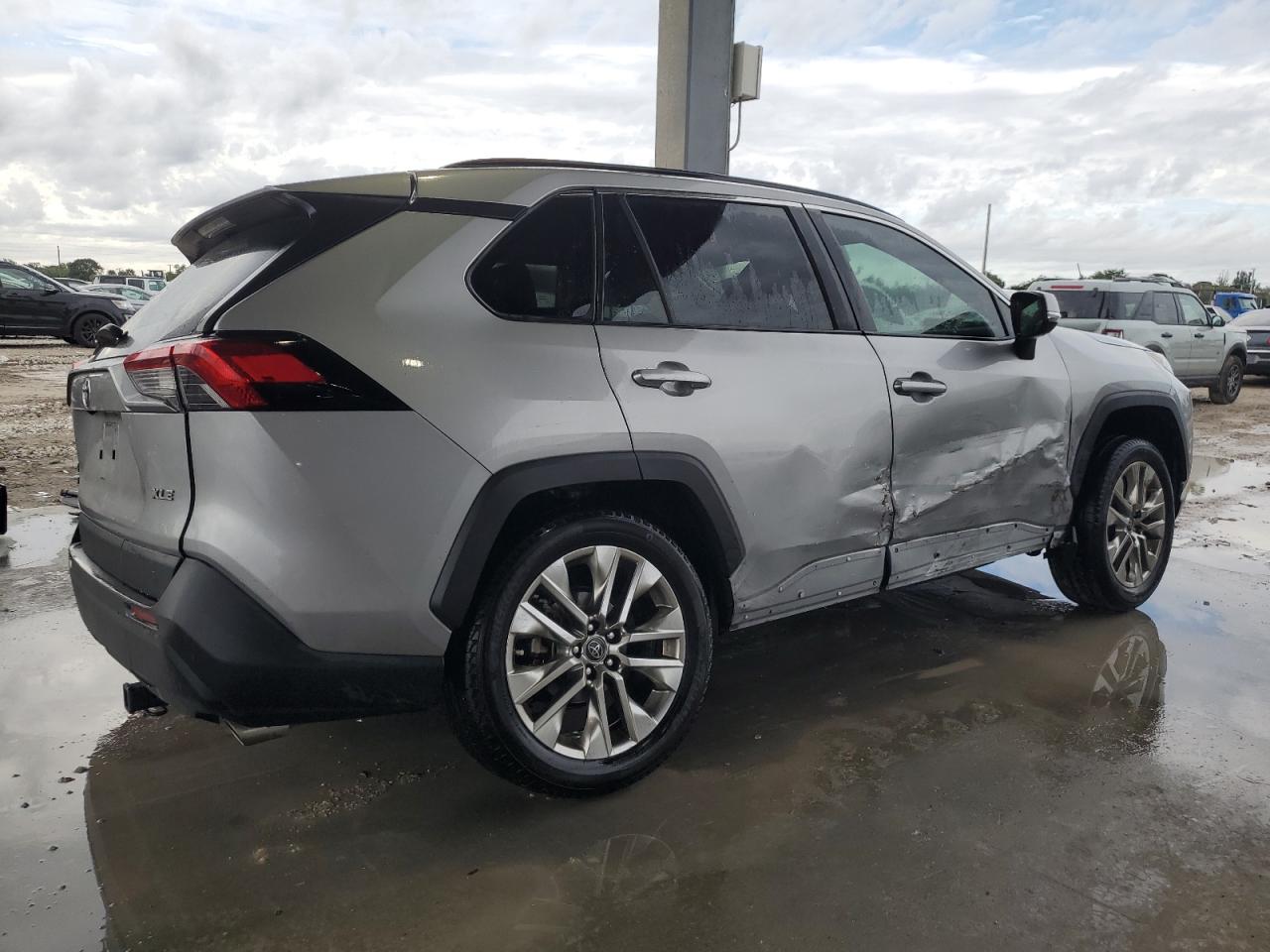 2019 Toyota RAV 4 - Image 3