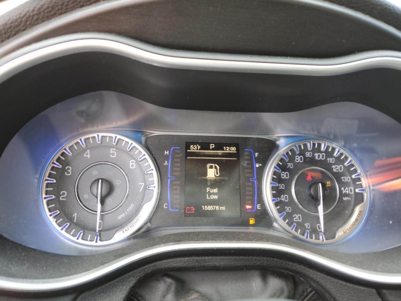 2015 Chrysler 200 - Image 9