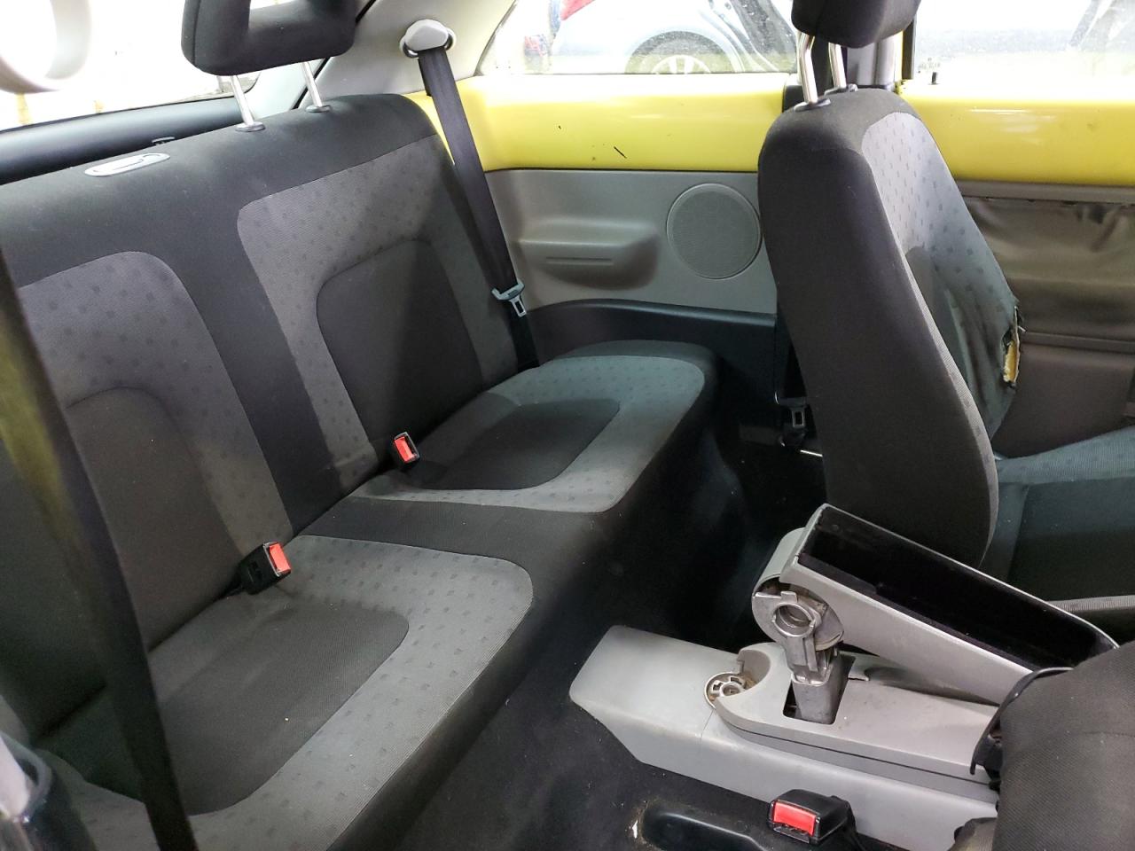 2001 Volkswagen Beetle - Image 10
