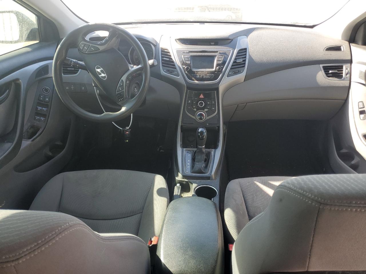 2015 Hyundai Elantra - Image 8