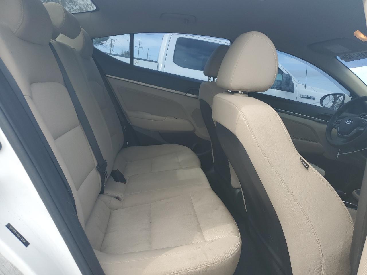 2018 Hyundai Elantra - Image 11