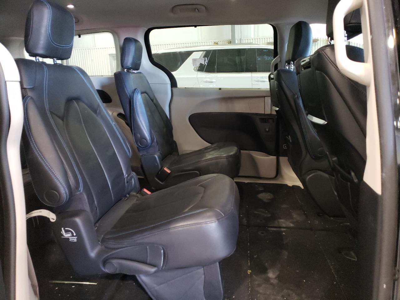2021 Chrysler Pacifica - Image 11