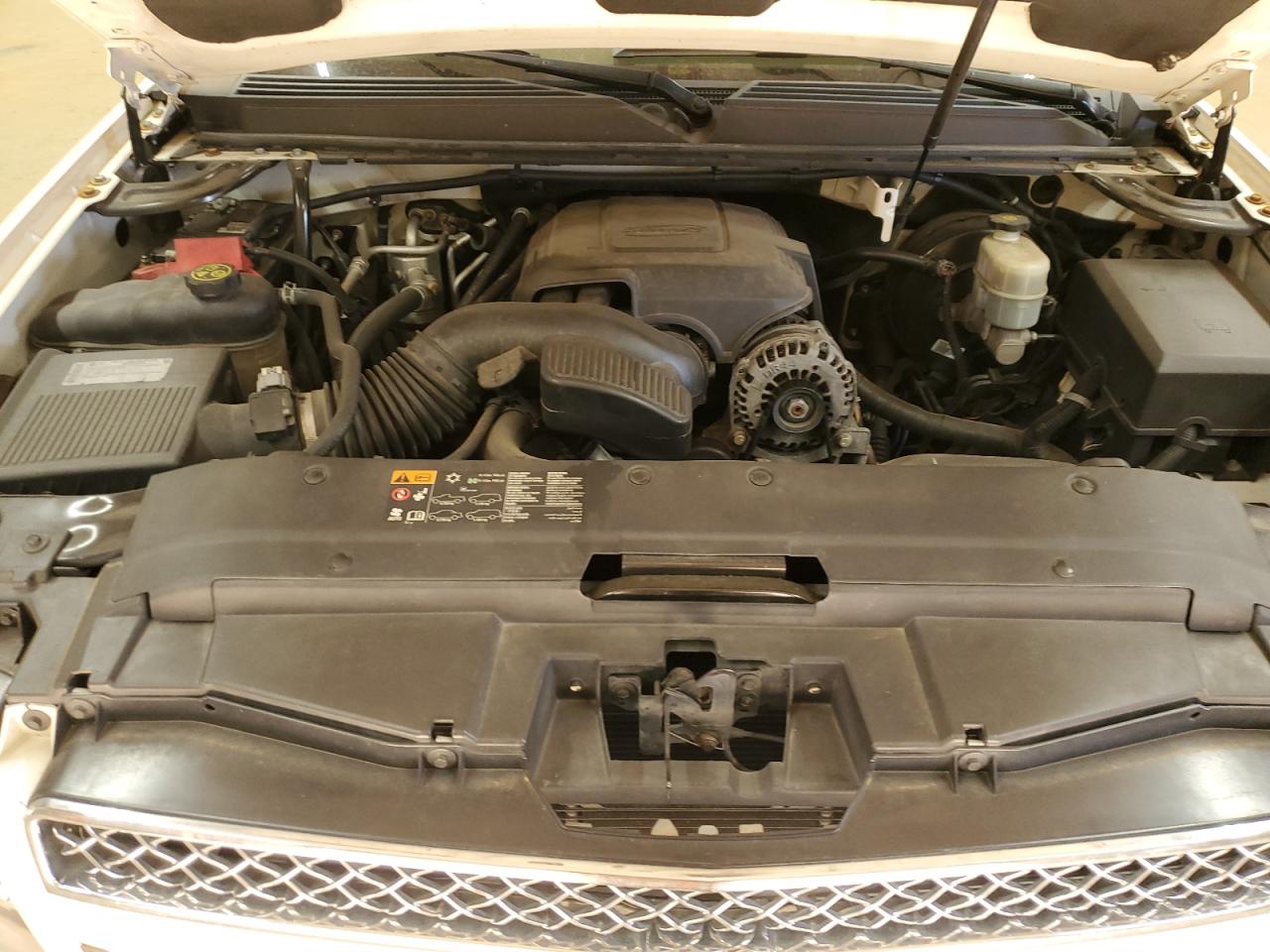 2014 Chevrolet Suburban - Image 12