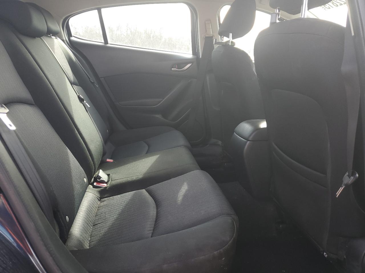 2015 Mazda 3 - Image 10