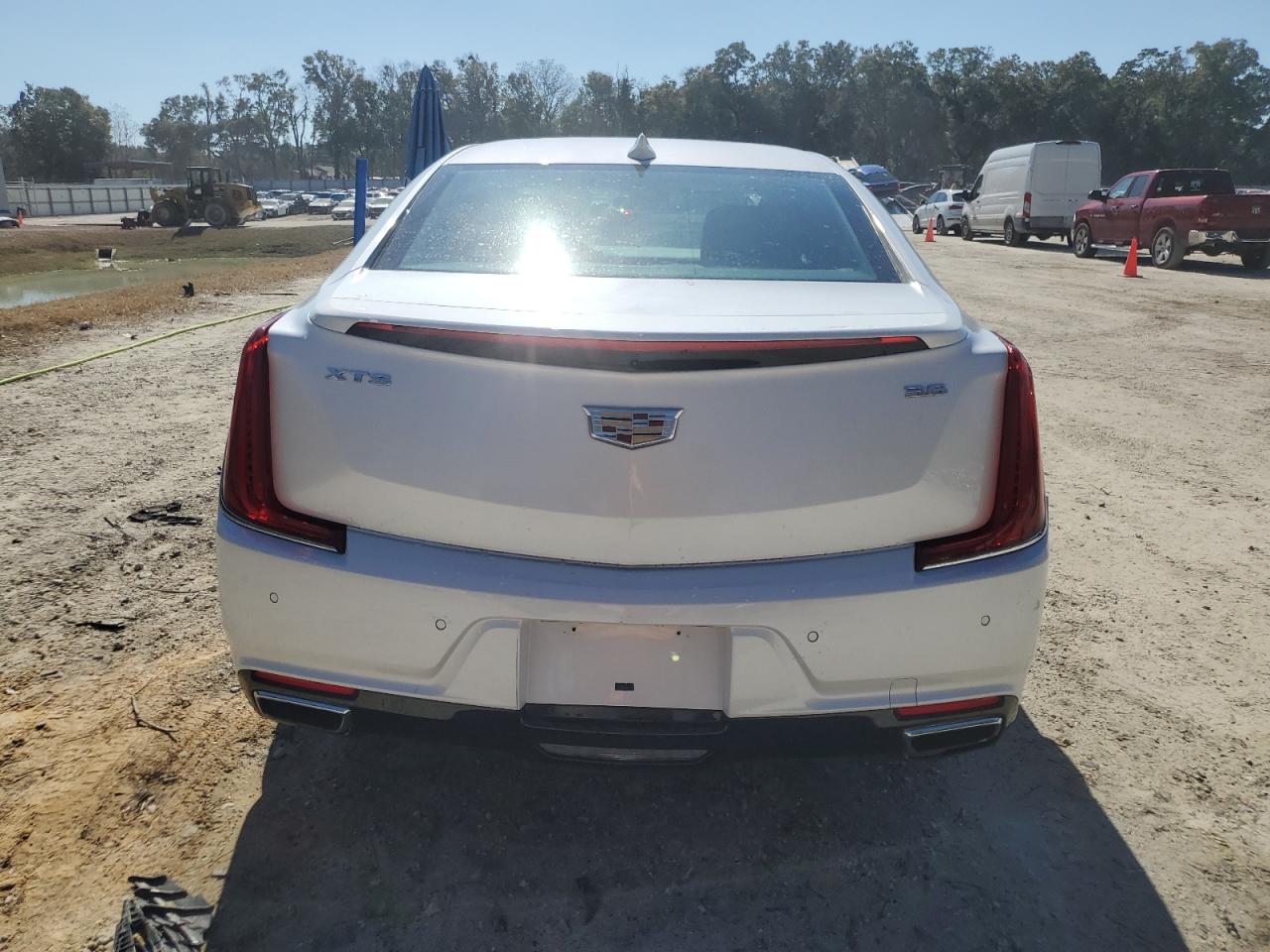 2018 Cadillac XTS - Image 6