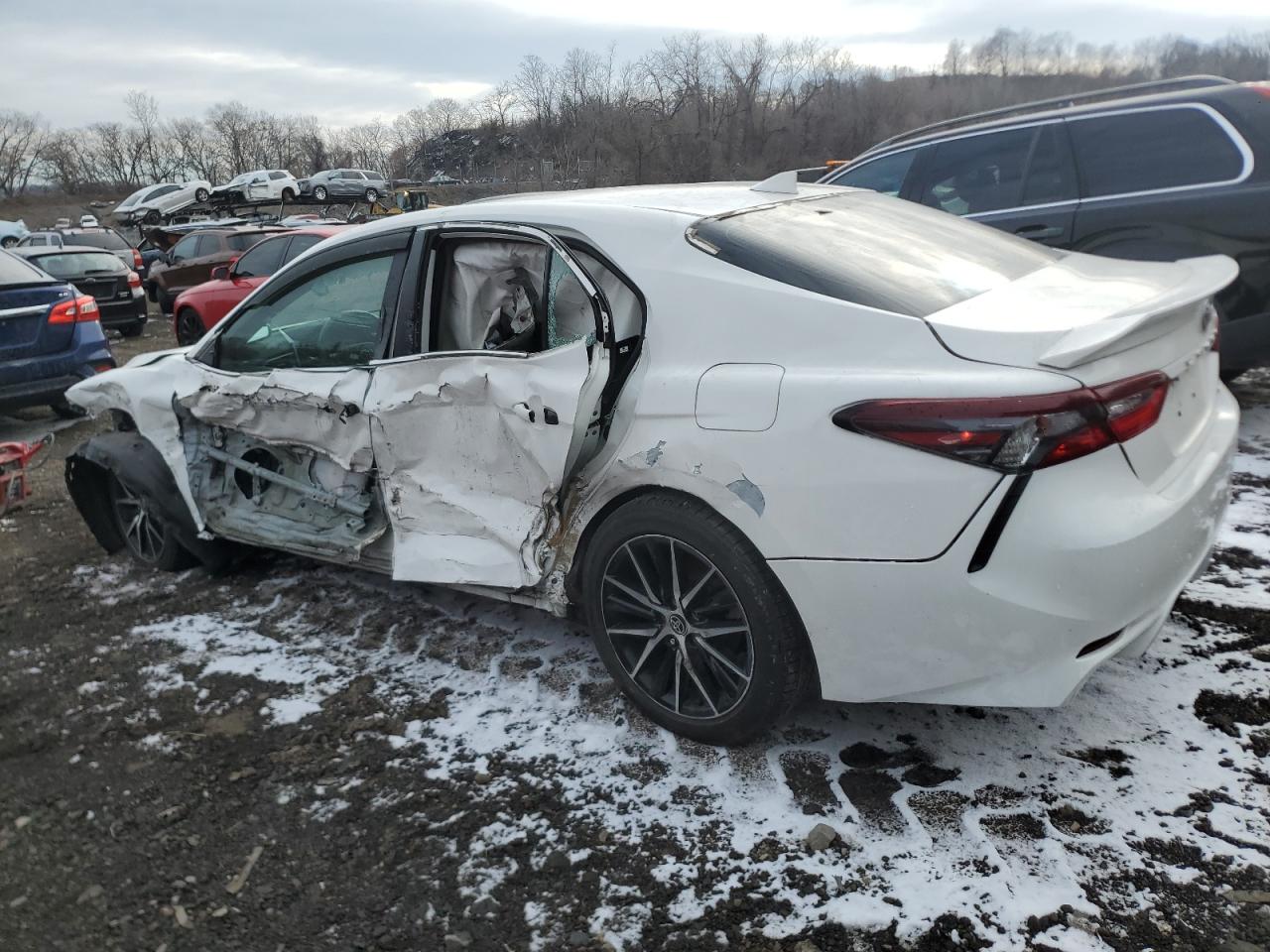4T1G11AK1MU483056 2021 TOYOTA CAMRY - Image 2