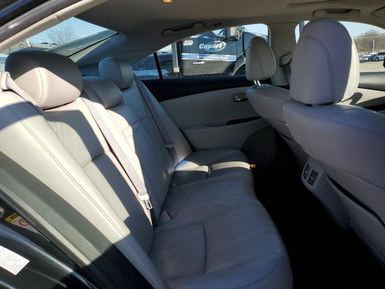 2010 Lexus ES - Image 10