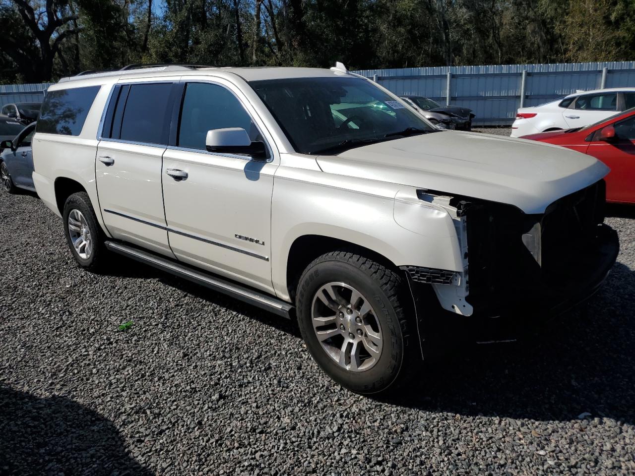 2015 GMC Yukon - Image 4