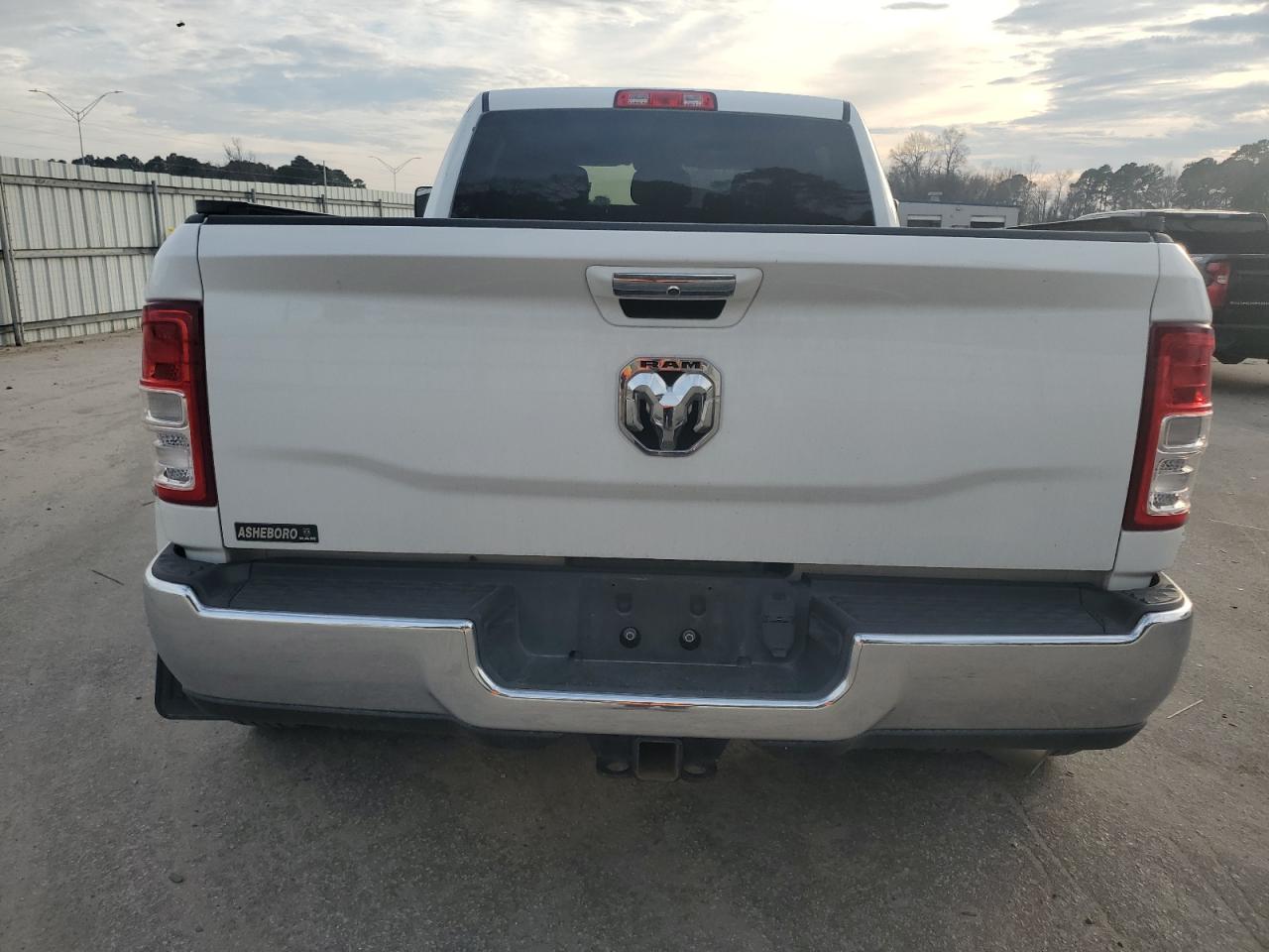 2019 RAM 3500 - Image 6